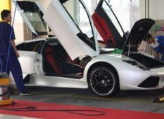 正在运营汽车美容店的过程